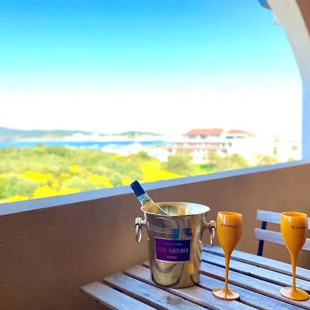 Homey Experience - Navy Sea View Apartman *
