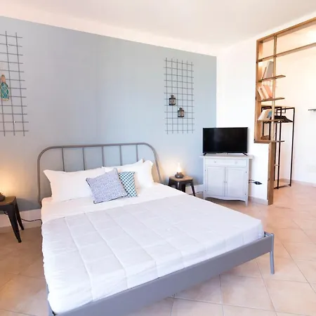 Homey Experience - Navy Sea View Apartman *